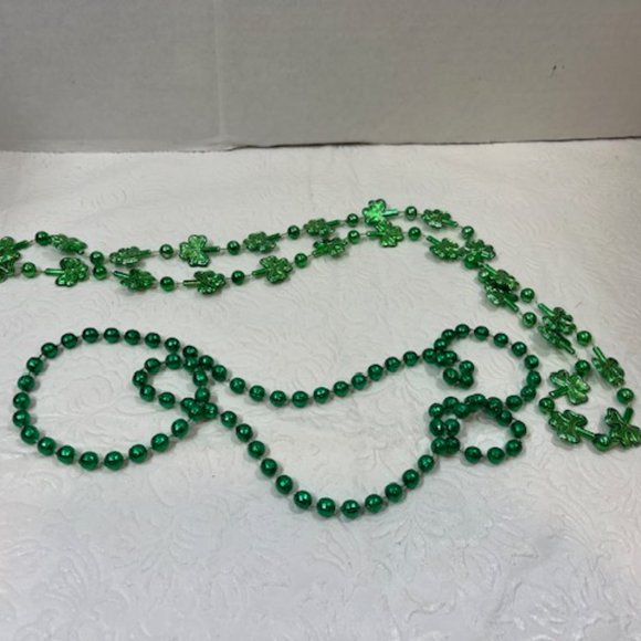 St Patrick's Day Hat, Tie, Bandana, Beads, Green Rubber Bracelet Package Lot - Picture 8 of 13